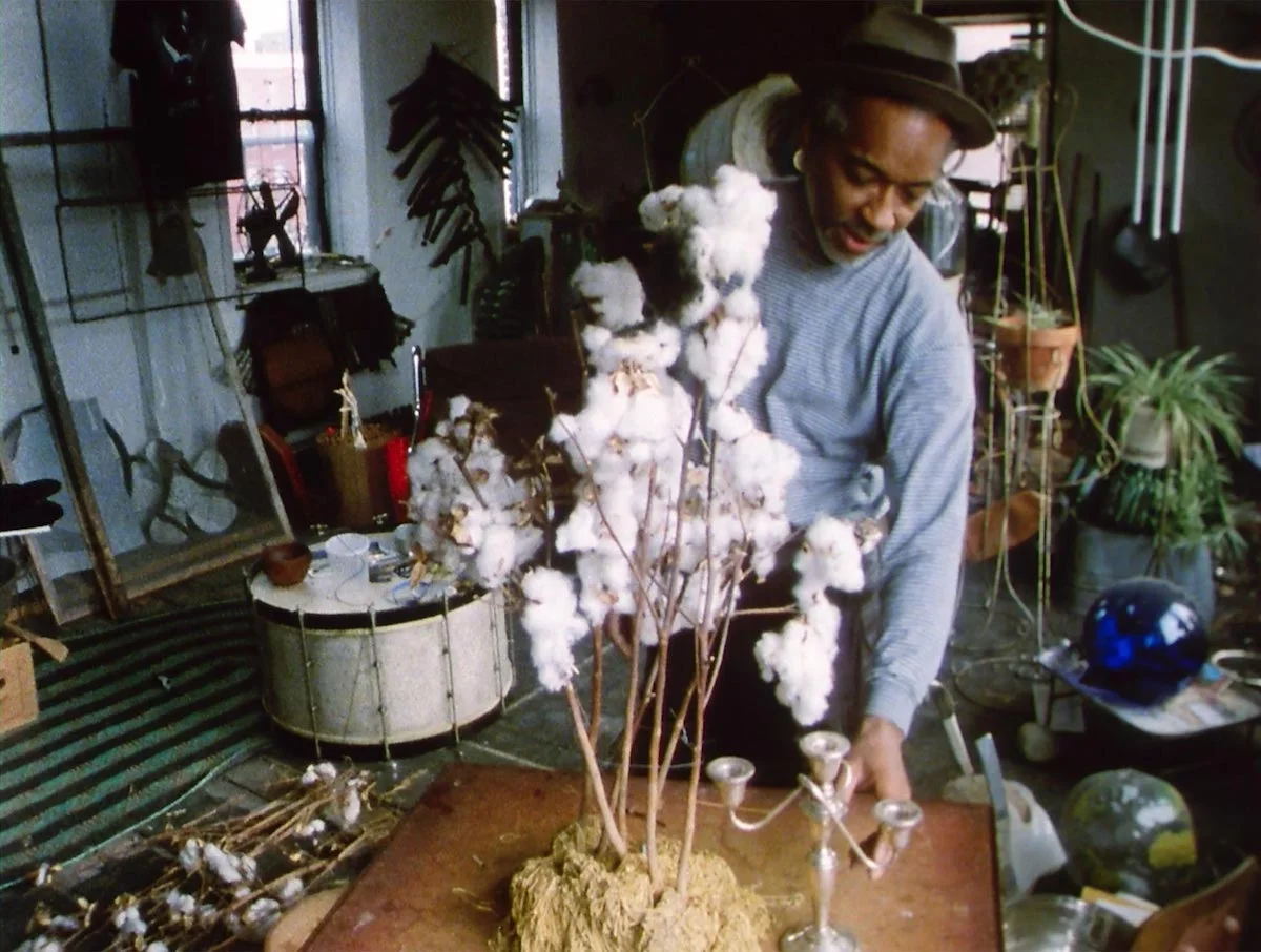 David Hammons, Unclassifiable as Ever, Comes into Focus in an Incisive NewDocumentary