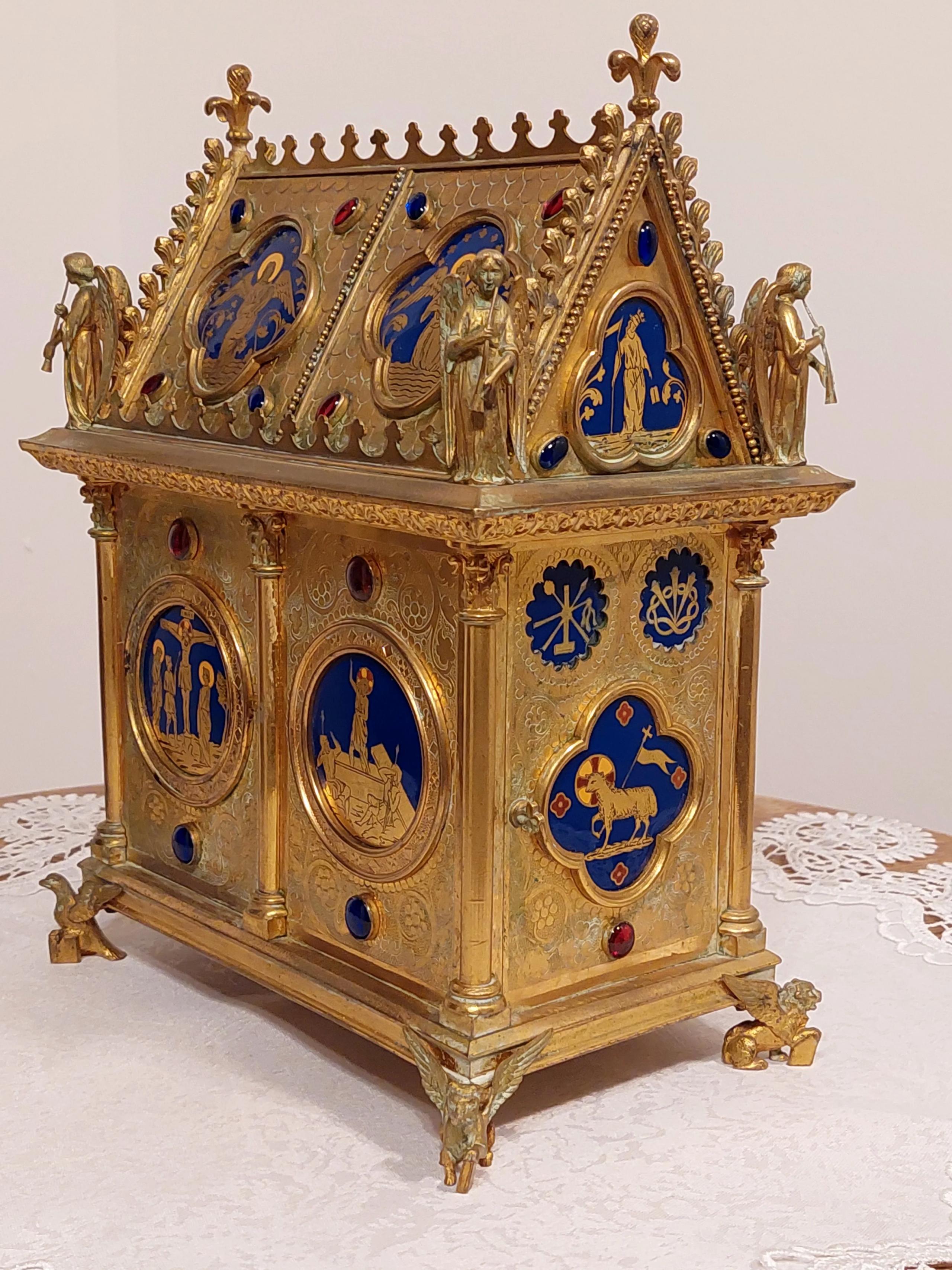 The ‘Indiana Jones of Art’ Receives Priceless Lost Relic Containing Jesus’ ‘Blood’ in Package OnDoorstep