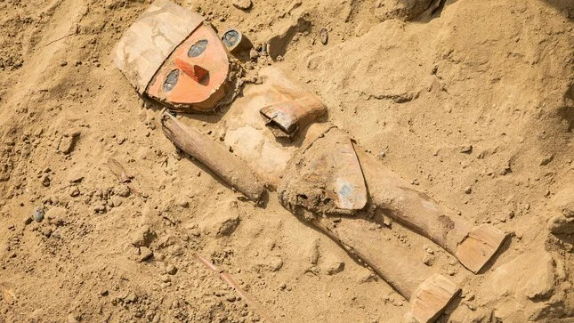 Perfectly Preserved Ancient Wooden Sculpture Found inPeru