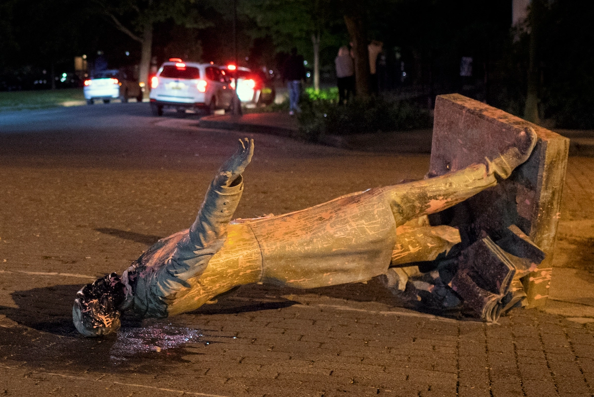 Richmond Monuments Head to MOCA L.A., California Biennial Returns, and More: Morning Links from September 1,2022