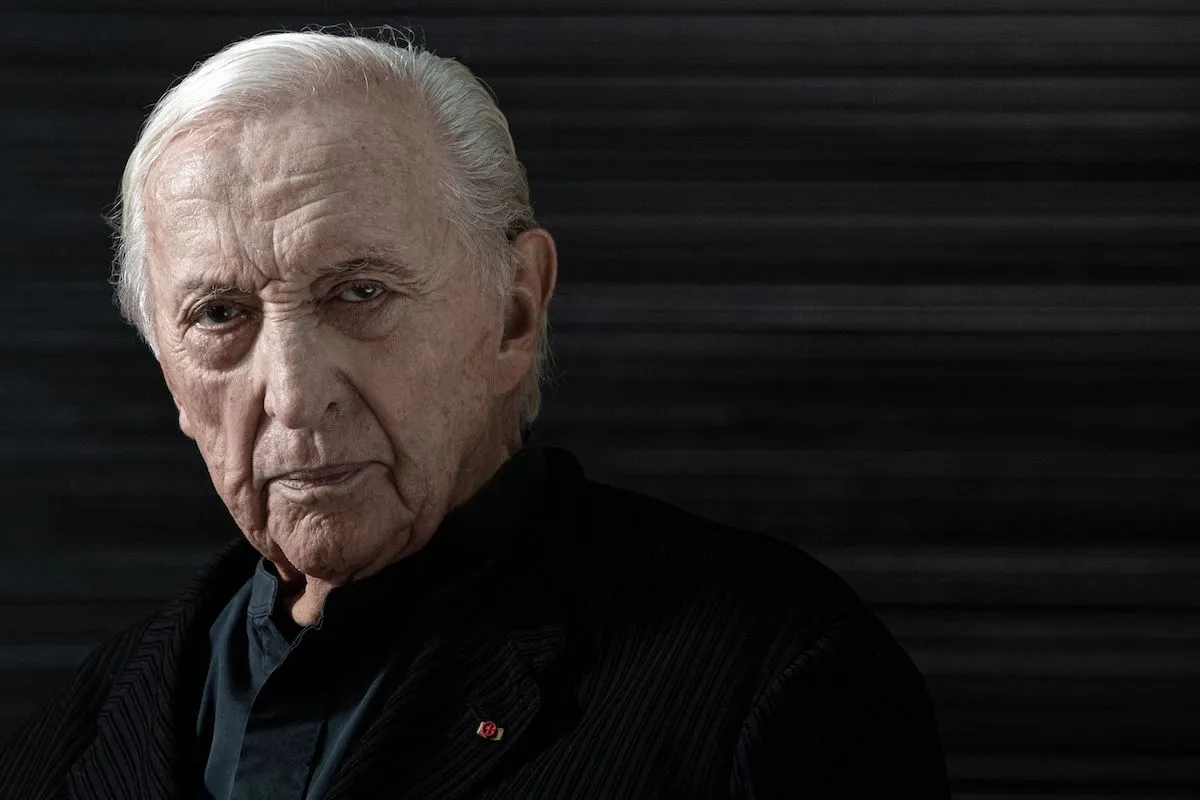 Pierre Soulages, Painter Whose Iconic Abstractions in Shades of Black Found Power in Light, Dies at102