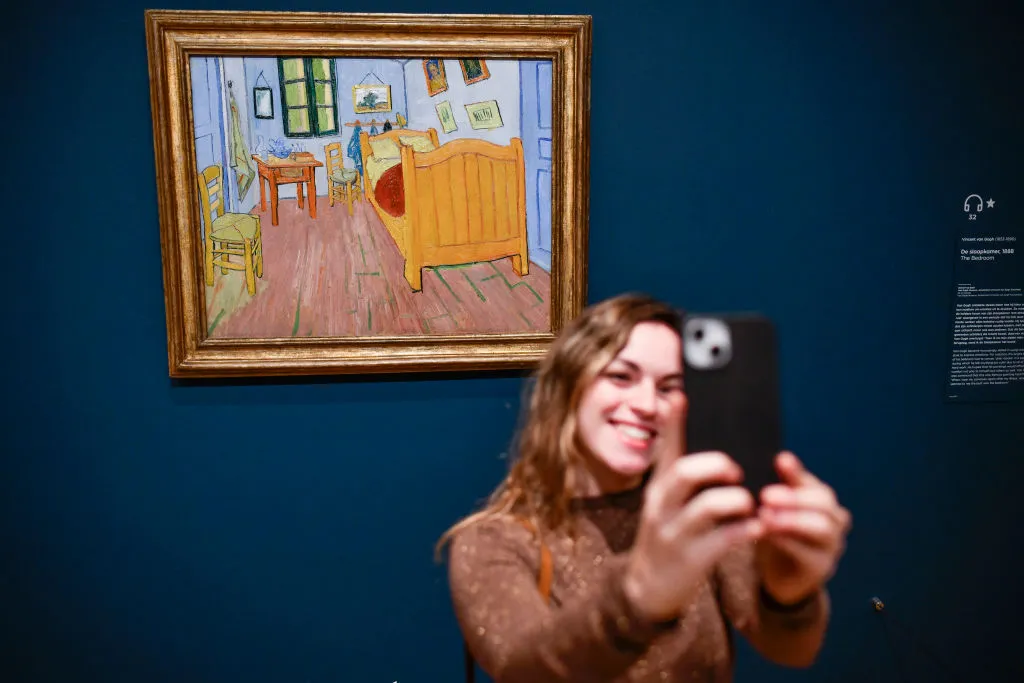 Insurer Says Selfie ‘Pandemic’ Threatens Artworks, Met Names Gala Co-Chairs, Arts Council England to Revise Controversial Warning, and More: Morning Links for February 16, 2024