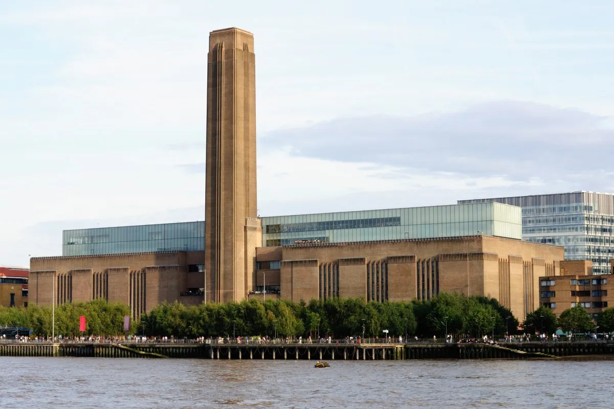 Man Dies After Falling at London’s Tate Modern, Causing Museum to Close for the Day