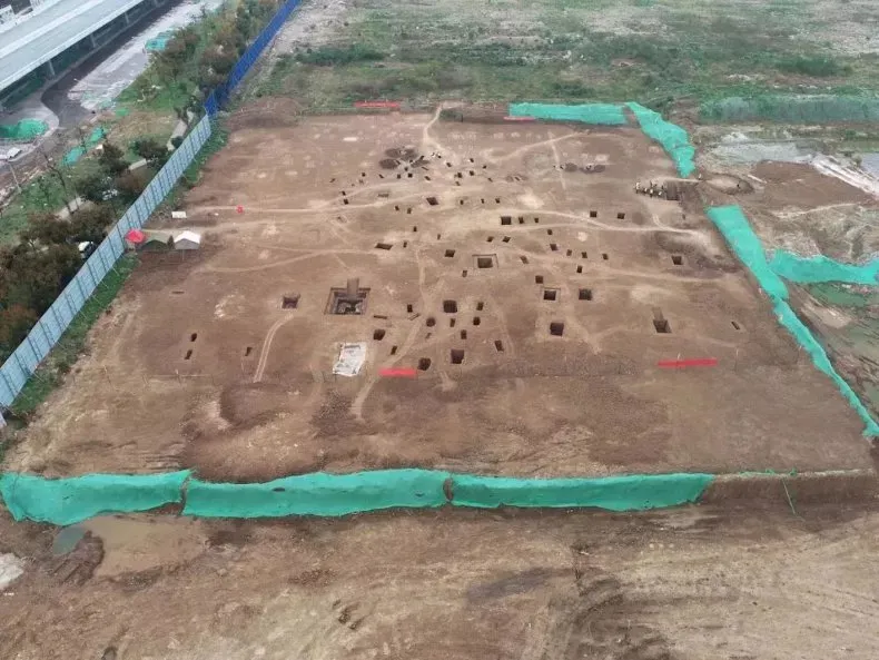 Ancient Chinese Cemetery Is Unearthed in Hubei Province