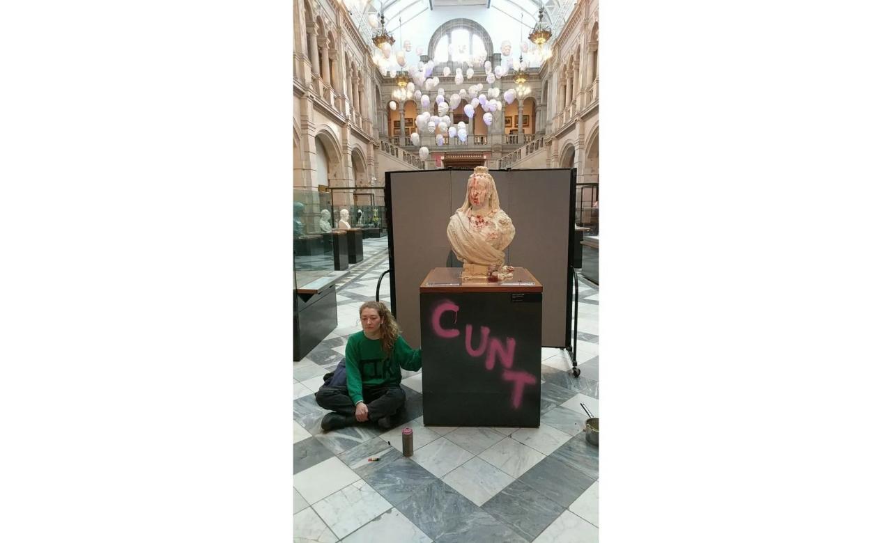 Activists Pour Porridge and Spray Soup on Queen Victoria Sculptures in Glasgow to Protest Cost of Living