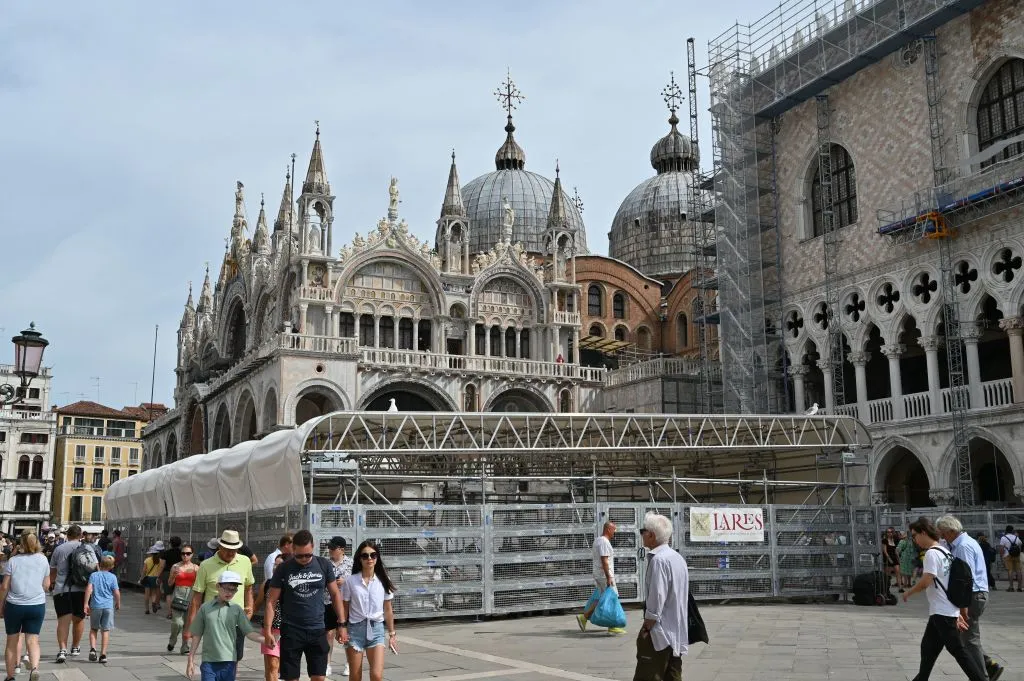 Venice Entrance Fee Leads to Mixed Results and Political Turmoil Amid Efforts to Curb Overtourism