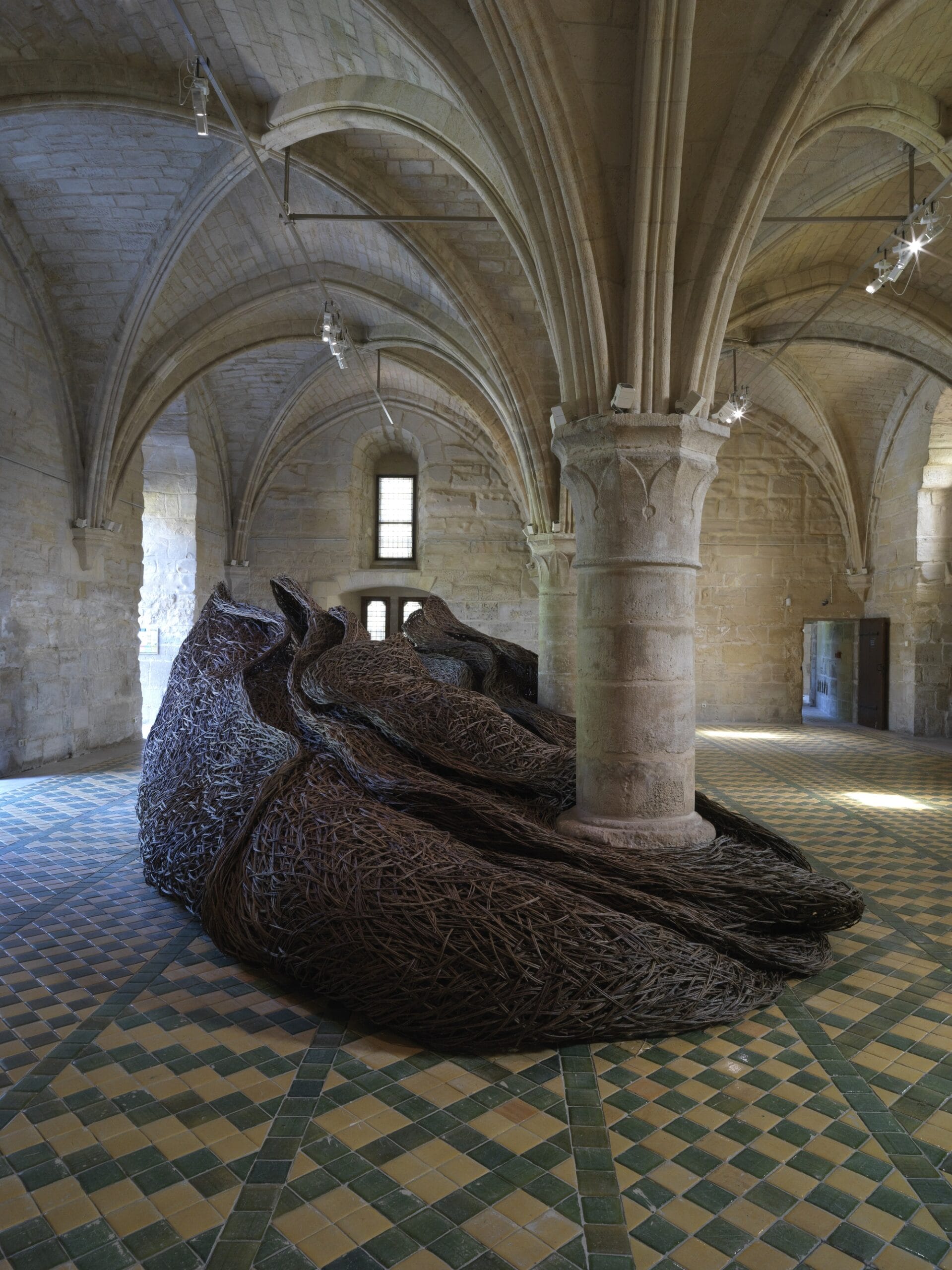 Laura Ellen Bacon’s Monumental Willow Works Ebb and Flow in Amorphous Masses