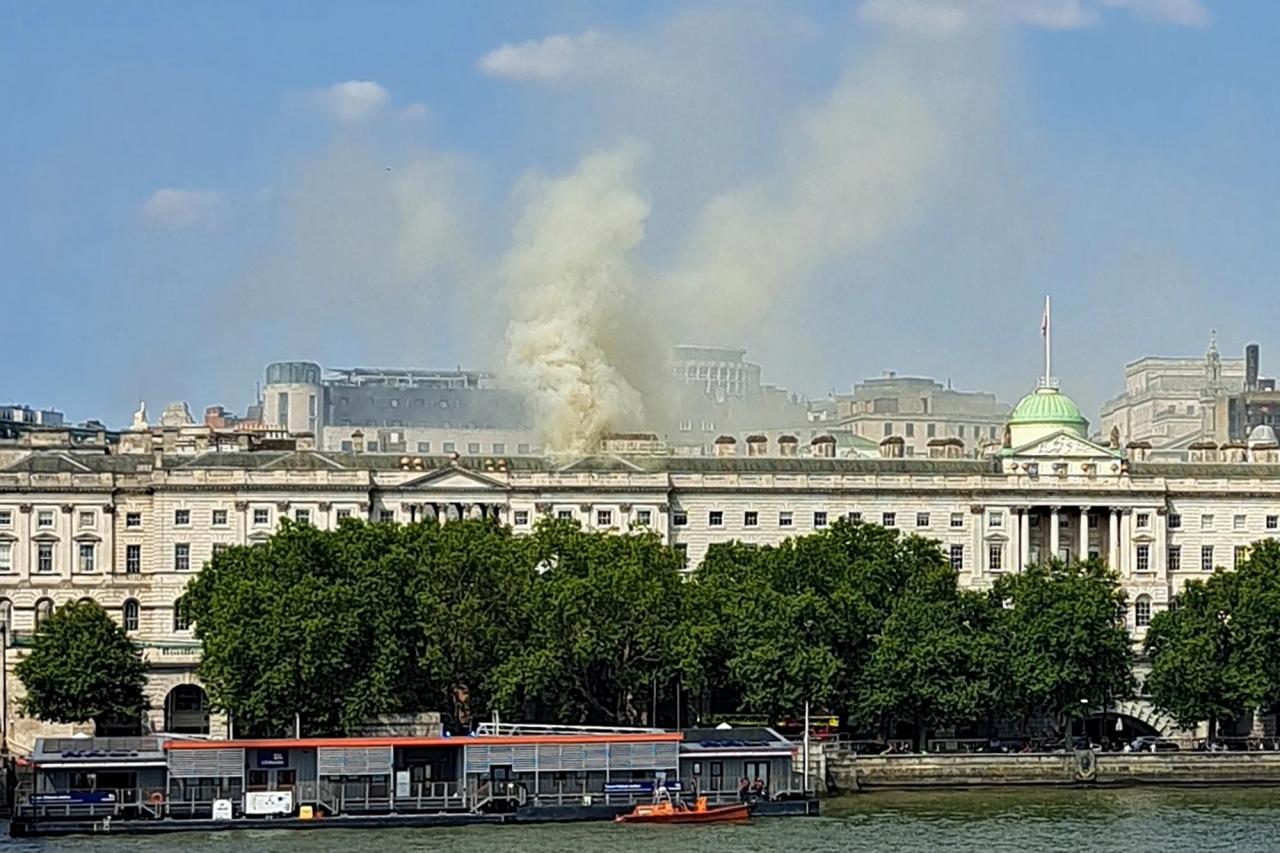 Over 100 Firefighters Tackled a Blaze on Somerset House’s Roof in London