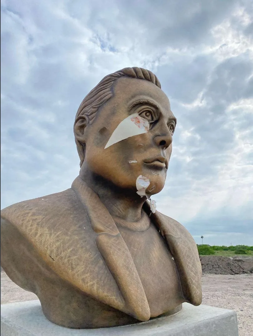 The Large Bust of Elon Musk in Texas Has Been Defaced