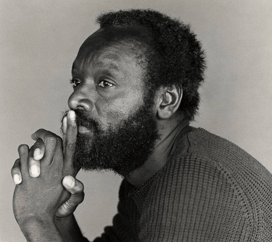 Raymond Saunders, Artist Whose Enigmatic Works Highlighted Sociopolitical Concerns, Dies at 90