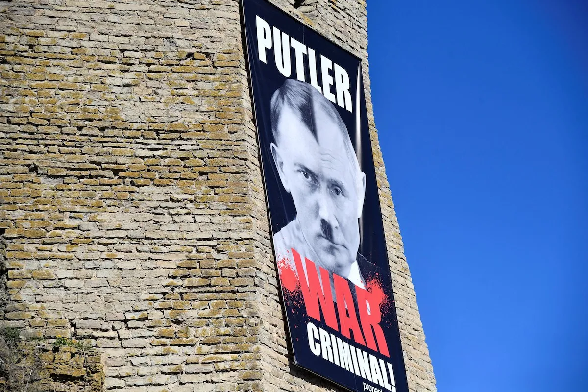 Estonian Museum Director Sentenced to Russian Prison for Anti-Putin Banners