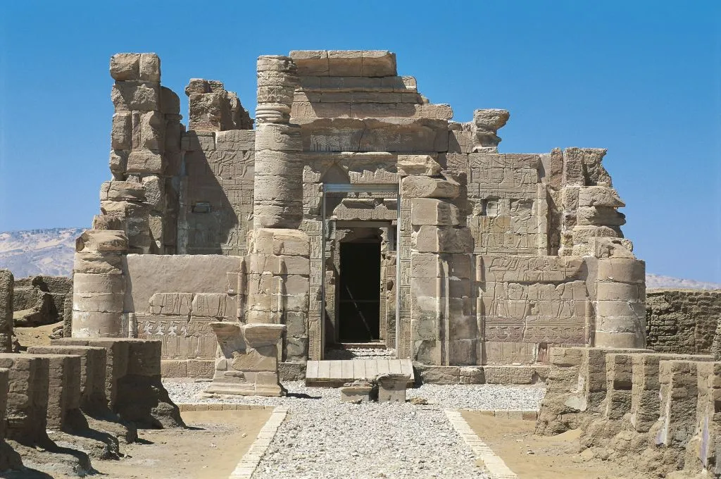 Submerged Port Discovery Offers Clues to Lost Tomb of Cleopatra