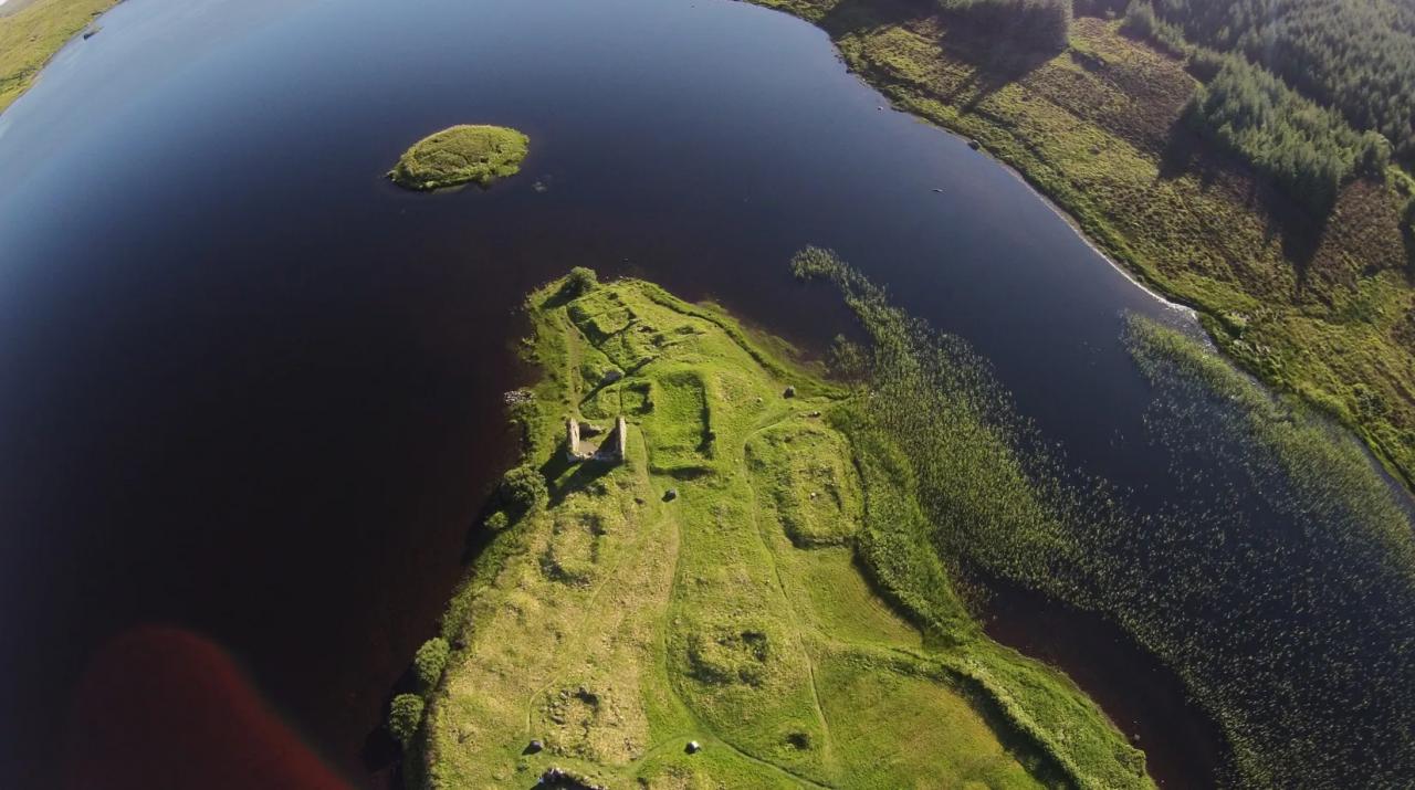 30 Years of Research Has Revealed a ‘Forgotten’ Castle on Scottish Isle