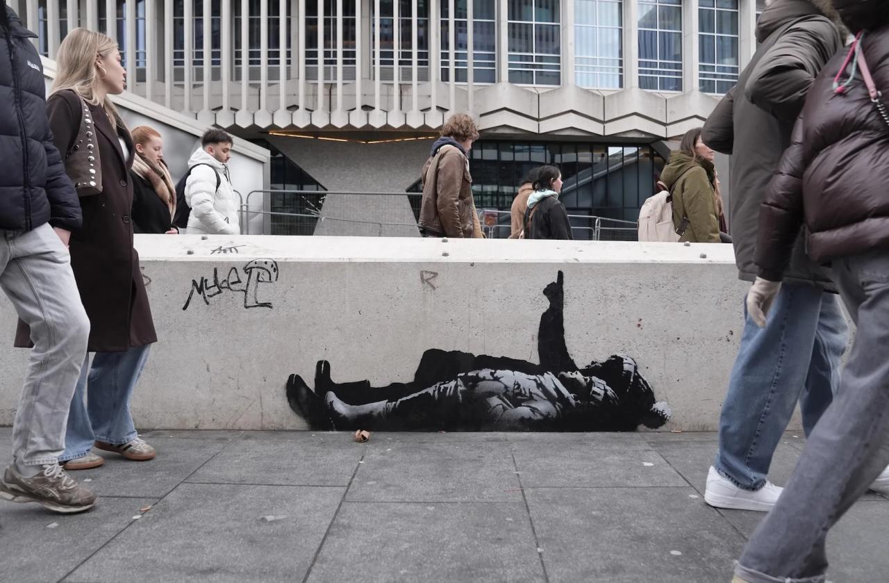 Just in Time for Christmas, Identical New Banksy Murals Look to the Stars But Point to Problems on the Ground