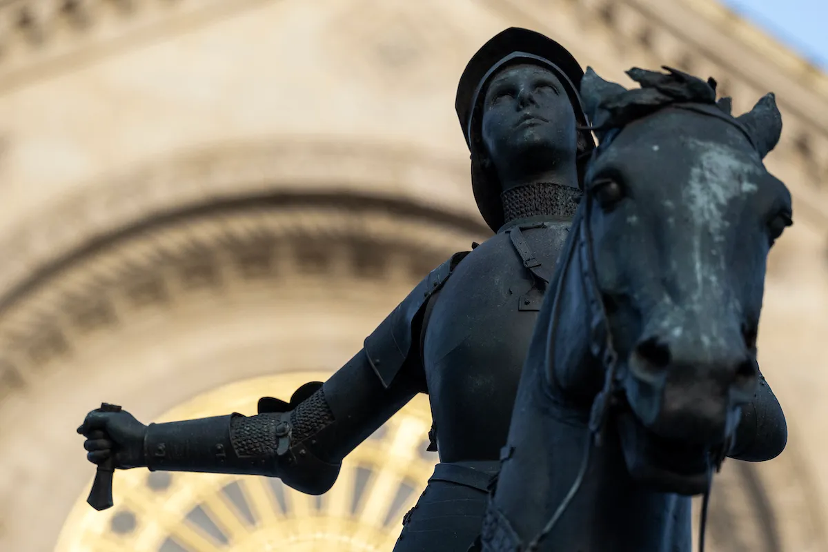 Man Steals Sword from Parisian Statue of Joan of Arc, Motive Unknown