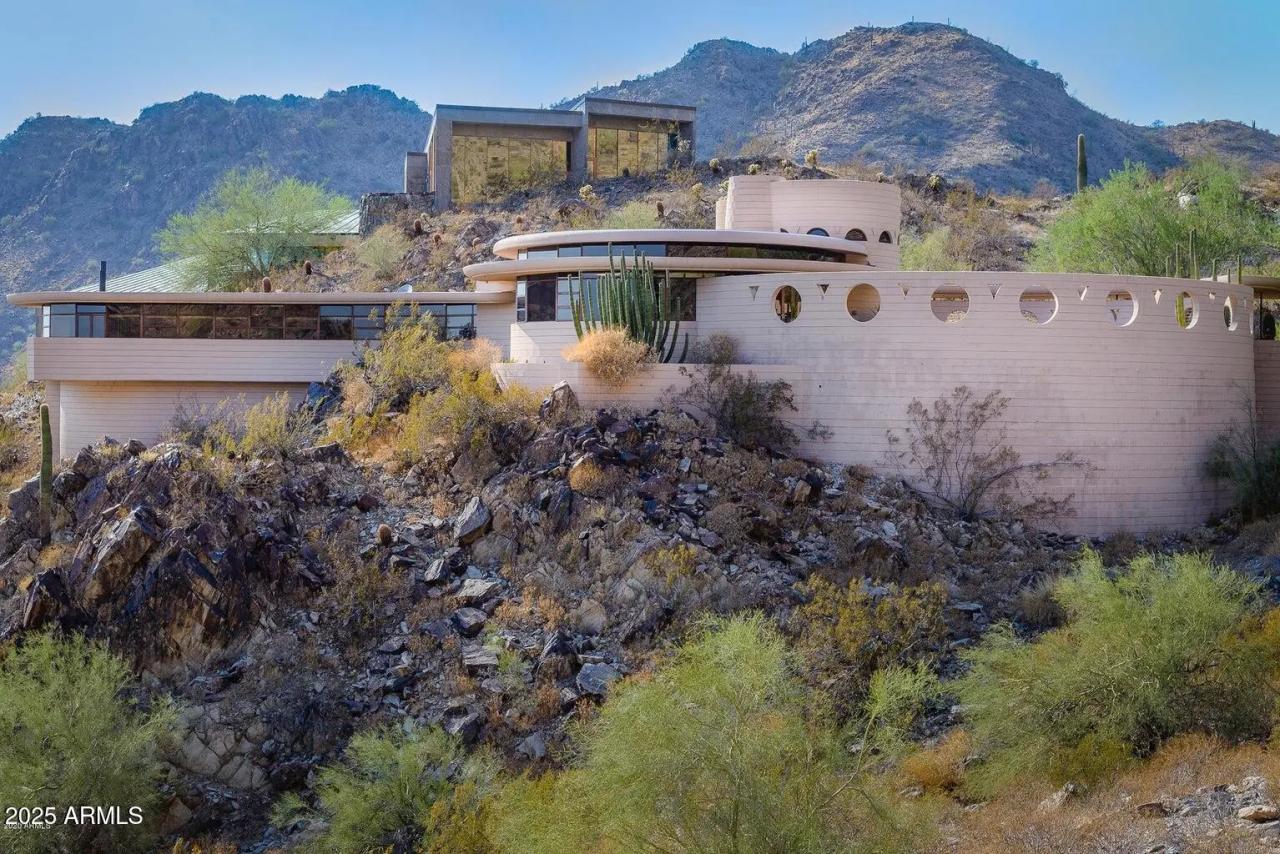 See Frank Lloyd Wright’s Circular Sun House on the Market for $8.8 M.